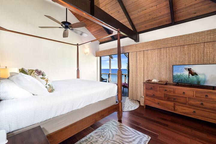 Beautiful Oceanfront | Air-Conditioned | Sleeps 6! gallery image 4