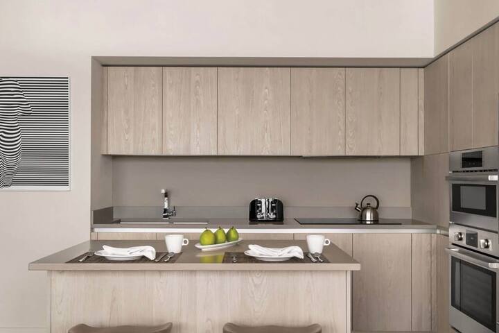 Fabulous Apartment in Hollywood- 04 gallery image 5