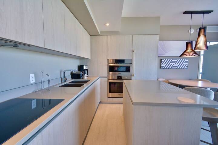 Fabulous Apartment in Hollywood- 04 gallery image 2