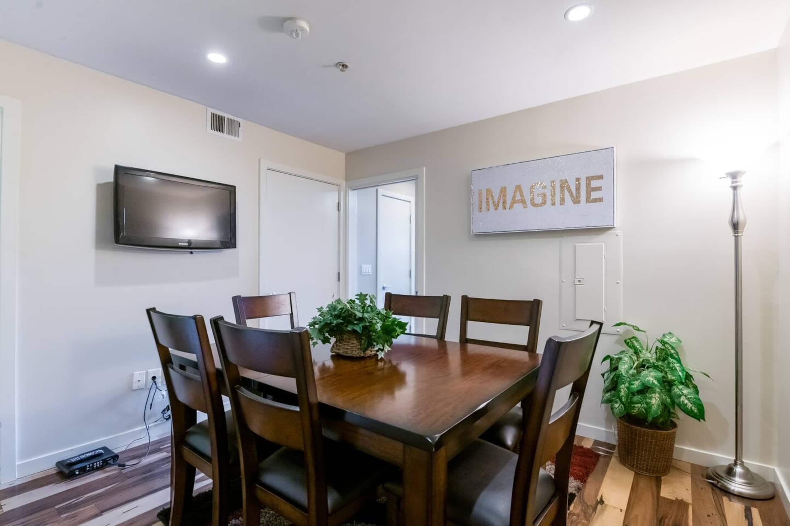 Rare 2-Story Loft w/ Pool & Gym, Downtown San Jose - Photo 3