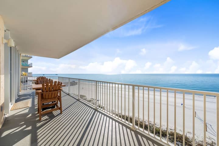 Modern Beachfront Condo W/ Corner Views | Sleep 10 - Gulf Shores, AL