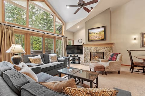 Walk to downtown Breck, private hot tub, pool!