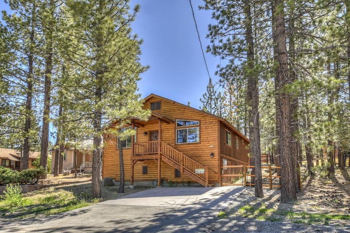 Luxury! Walk To Meadow Park & The Lake! Near Snow Summit! Foosball Table! Hot Tub! - Big Bear Lake, CA