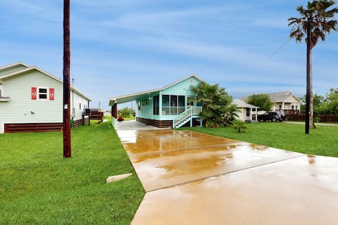 Coastal 2BR Waterview | Patio | Tennis | W/D