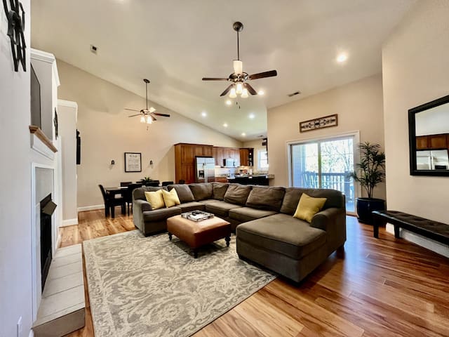 Luxury Mountain Home near Biltmore & Breweries