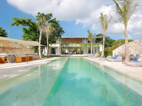 Villa Seascape by Elite Havens, 5BR, Sandy Bay