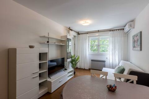 Successful Airbnb property: Apartment Gordana (ST) - One Bedroom Apartment in Gradski Kotar Sućidar