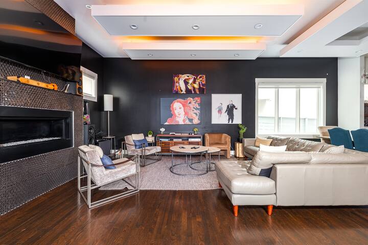 Music City 4BR w/ Heated Pool & Walk to Broadway gallery image 4