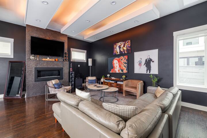Music City 4BR w/ Heated Pool & Walk to Broadway gallery image 3