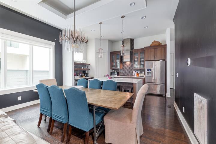 Music City 4BR w/ Heated Pool & Walk to Broadway gallery image 5