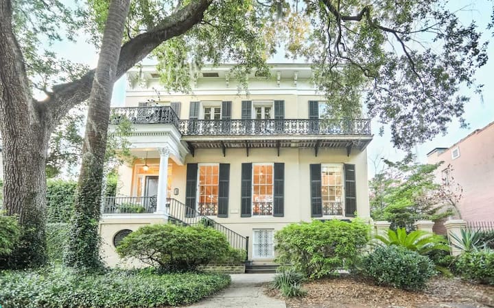 Southern Manor On Jones St By Lucky Savannah - Savannah, GA