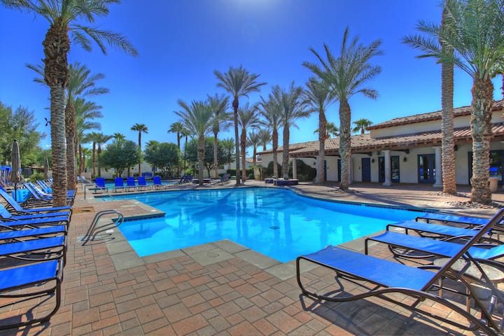 Sensational Single Story Townhome Against The Moun - Palm Desert, CA