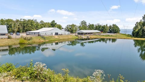 Attitude Adjustment Cabin with hot tub, fire pit,