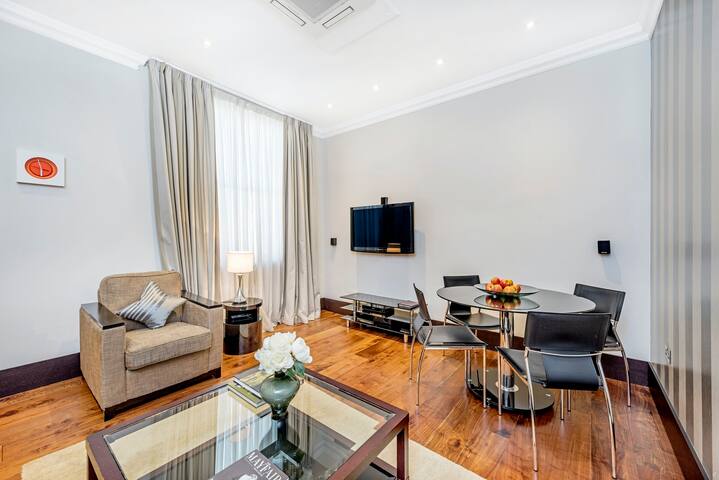 South Kensington – 2 Bedroom Apartment gallery image 3