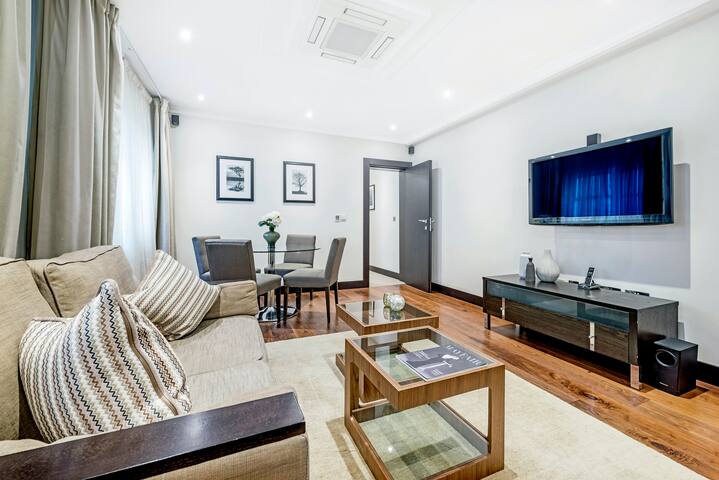 South Kensington – Superior 2 Bedroom Apartment gallery image 3