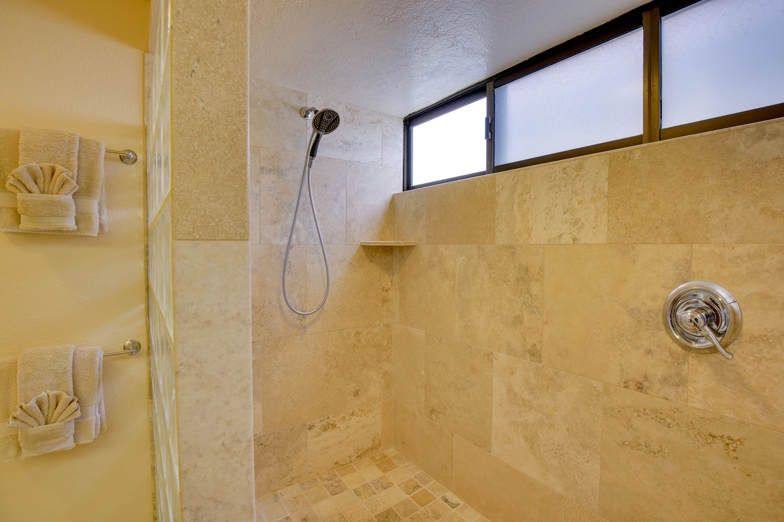 Condo in Kailua-Kona · ★4.85 · 1 bedroom · 1 bed · 1 bath - Image 12