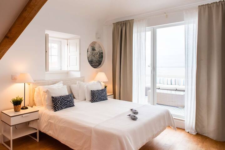 Ocean View Penthouse with Rooftop Terrace! gallery image 3