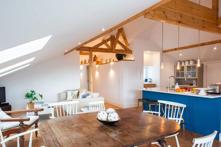 Ocean View Penthouse with Rooftop Terrace! gallery image 5