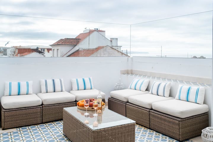 Ocean View Penthouse with Rooftop Terrace!