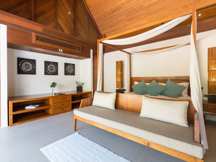 Baan Puri - Дизайн на суит с божур край басейна