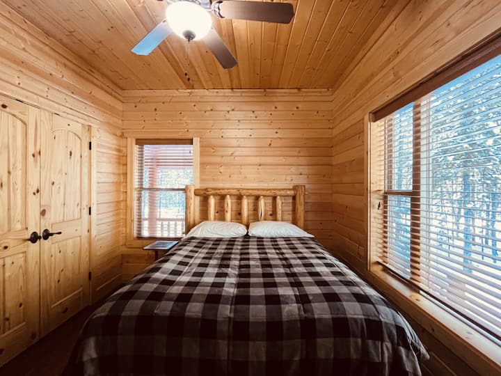 Soveværelse med queensize-seng