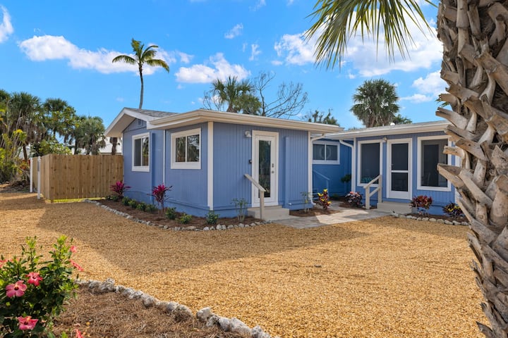 Coastal Cottage "Sandpiper" Minutes To The Beach! - Sanibel Island, FL