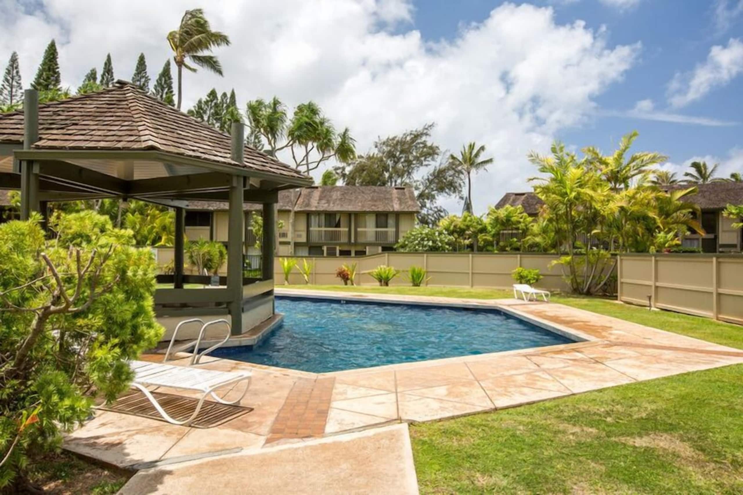 Condo in Kahuku · ★4.45 · 2 bedrooms · 4 beds · 1.5 private baths - Image 2