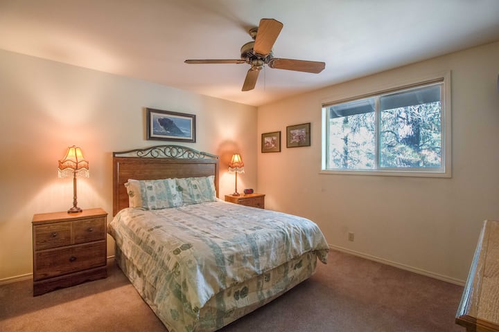 Queenslaapkamer - Boven