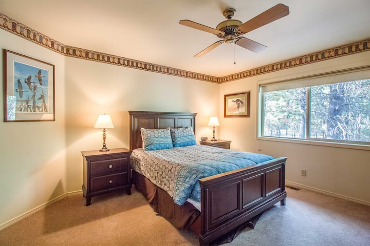 Tweede slaapkamer met queensize bed - boven