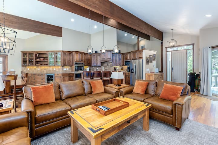 6 Suites, Sleeps 16, Chef's Kitchen, Hot Tub, Pool Table - Malh05 - Sunriver, OR