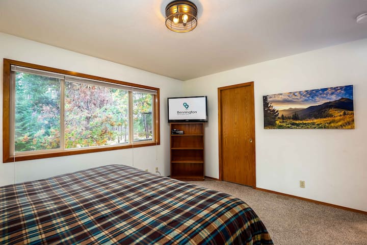 Bračni krevet (širine 180 - 200 cm) - glavni kat