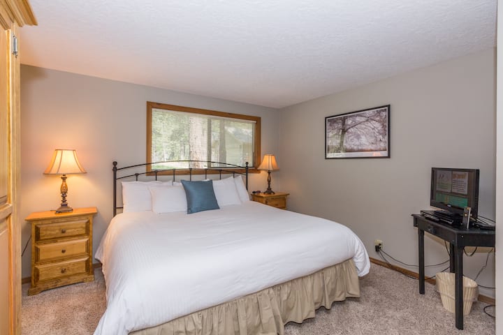 Kisha King Bedroom