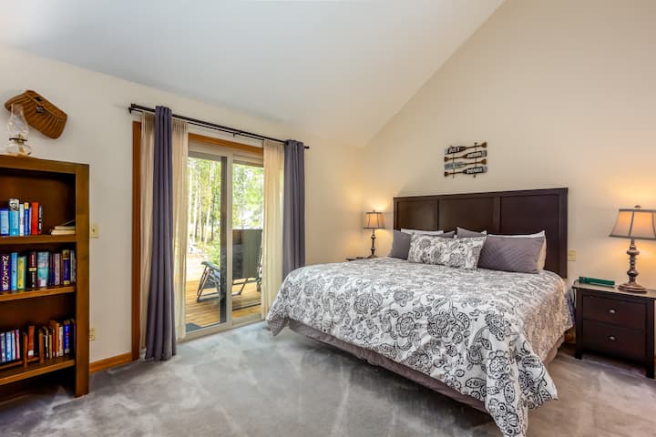 ห้องนอนคิงไซส์ในตัว – ชั้นหลัก