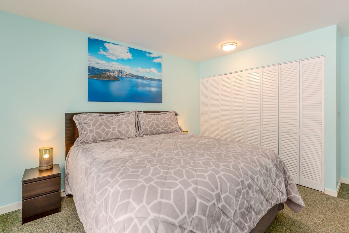 Schlafzimmer mit California-Kingsize-Bett – Hauptgeschoss