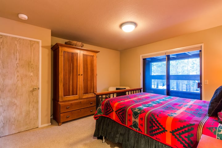 Luego Queen Bedroom - Upstairs