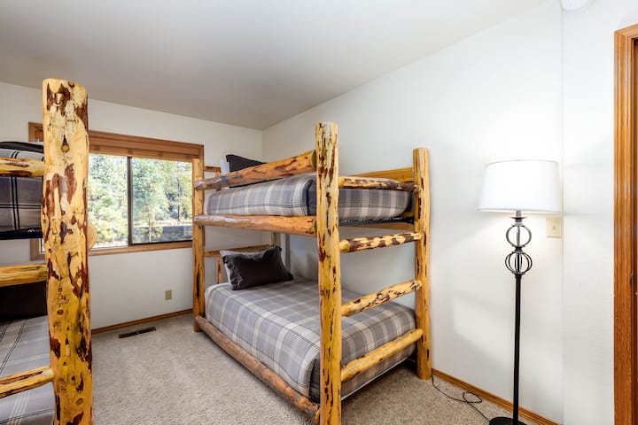 两张单人床卧室-主楼层