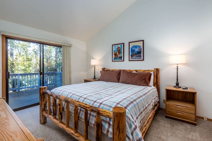 加大双人床卧室-楼上