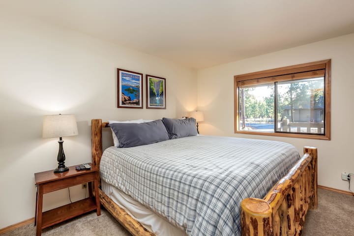 特大双人床卧室-主楼层