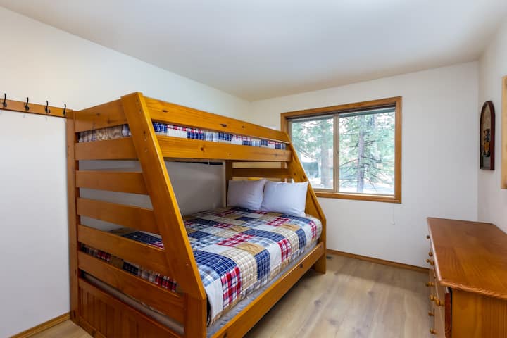 Chumba cha kulala cha Pyramid Bunk - Juu