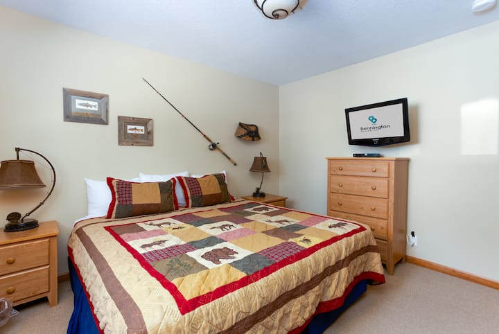 King Bedroom - Downstairs