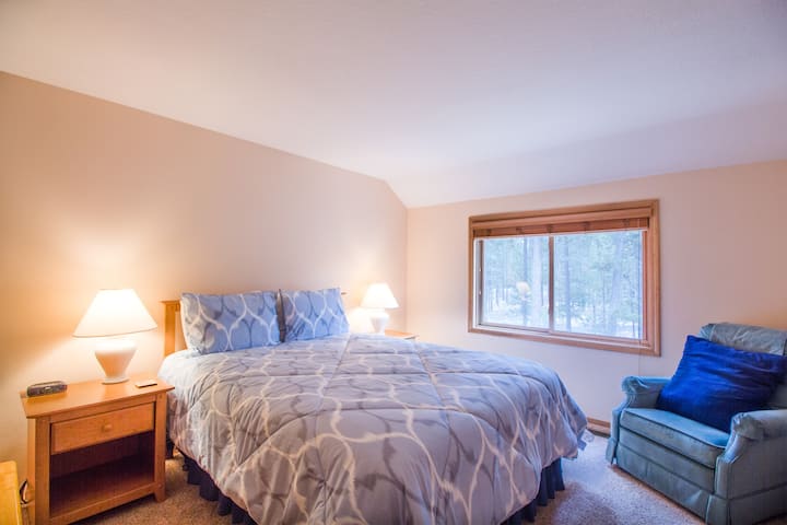 Chumba cha kulala cha Malkia cha ghorofani 