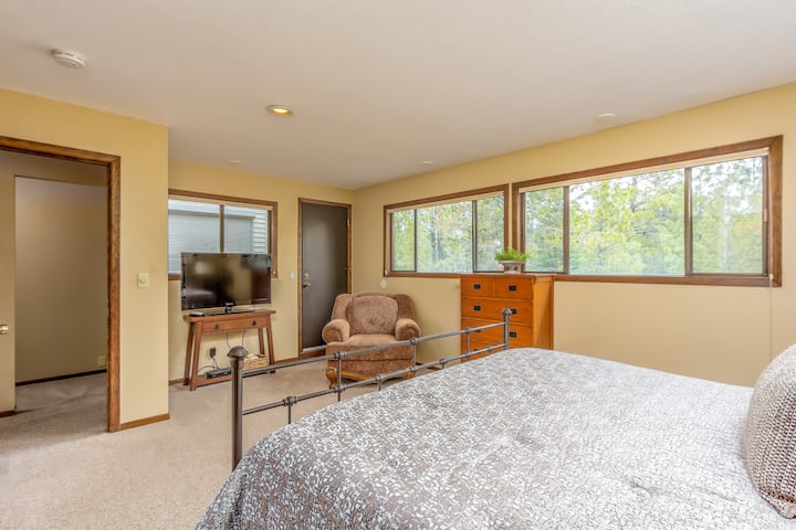 Luego King Bedroom - Upstairs