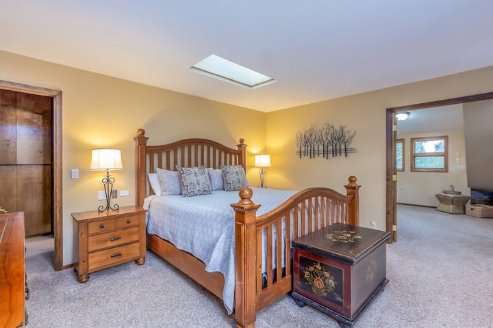 Primaria King en la planta superior con chimenea