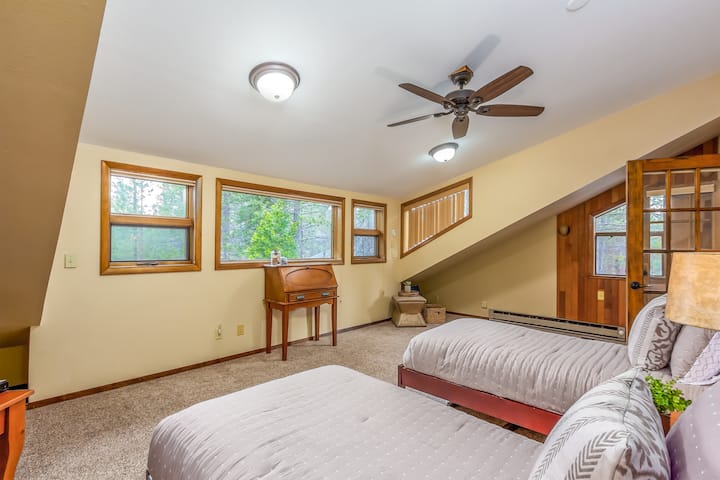 Dormitorio con dos literas - Arriba