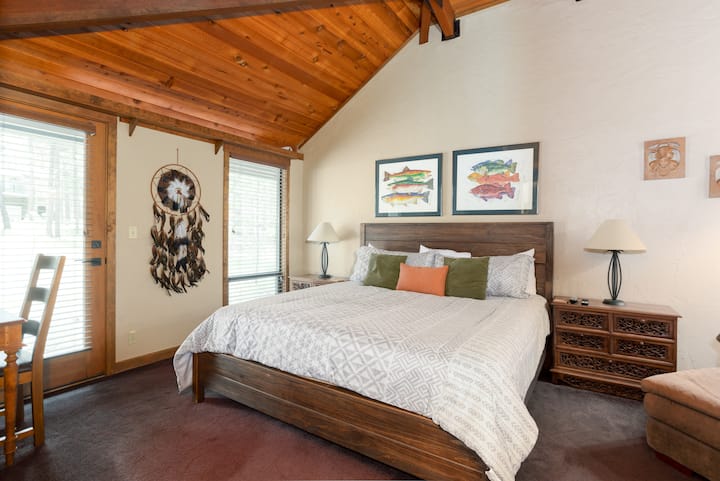 キングスイートベッドルーム