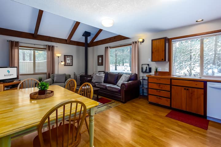 Indi02 - Charming Home, Great Location, Hot Tub - 선리버
