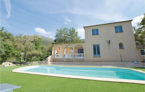 Nice home in Ville di Paraso with WiFi