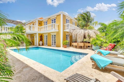 Villa Aventura with Private Pool in Punt Vierkant
