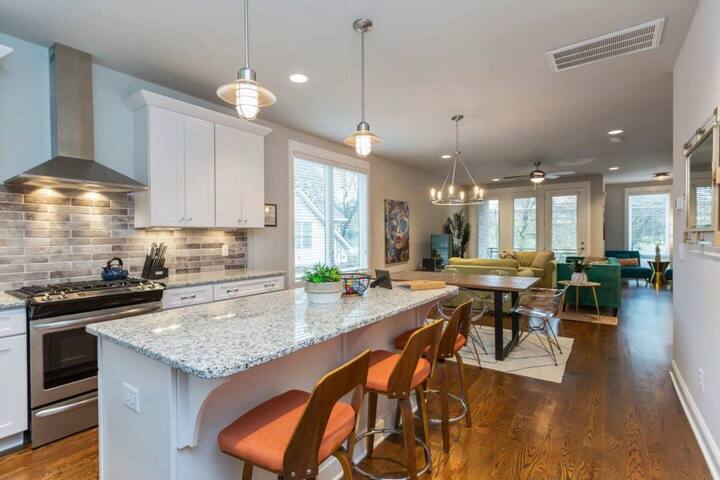 Spacious Home by Geodis Park | 2.3 Mi to Broadway! gallery image 2