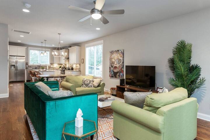 Spacious Home by Geodis Park | 2.3 Mi to Broadway! gallery image 4